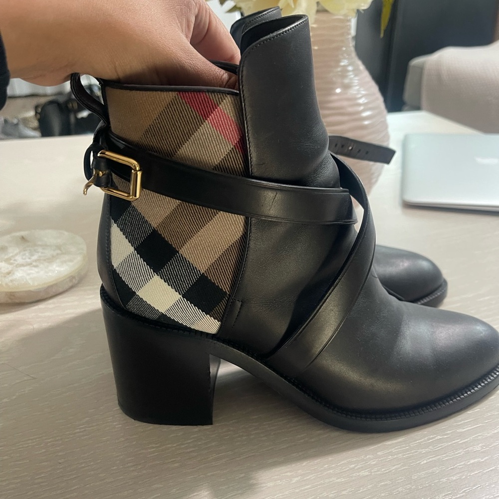 Burberry Heeled Block Boot size 40